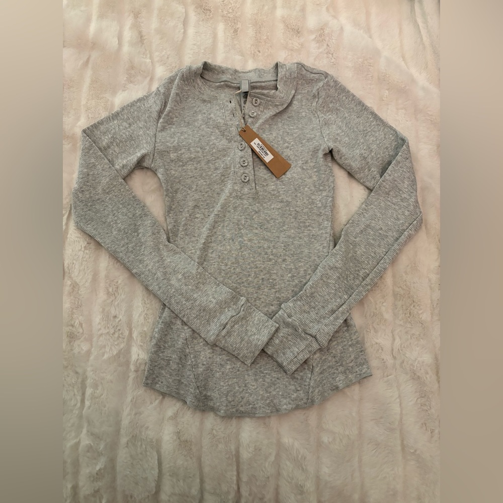 SKIMS Cotton Rib Henley Long Sleeve Top - Picture 2 of 3
